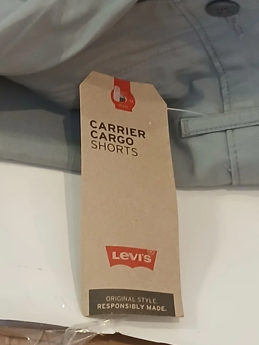 NWT Levi's Men's Light Gray Cargo Shorts 34
